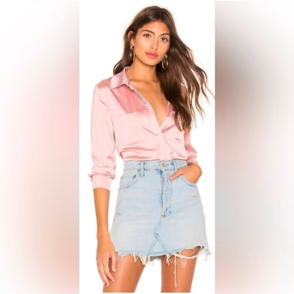 superdown Revolve Carolina Pink‎ Satin Button Down Size Small